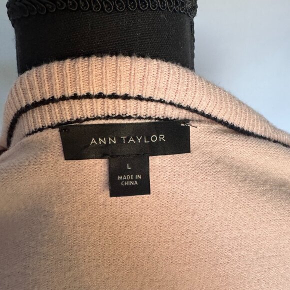 Ann Taylor Boyfriend Cardigan Button Button Front Knit pockets Large soft pink - Picture 3 of 3